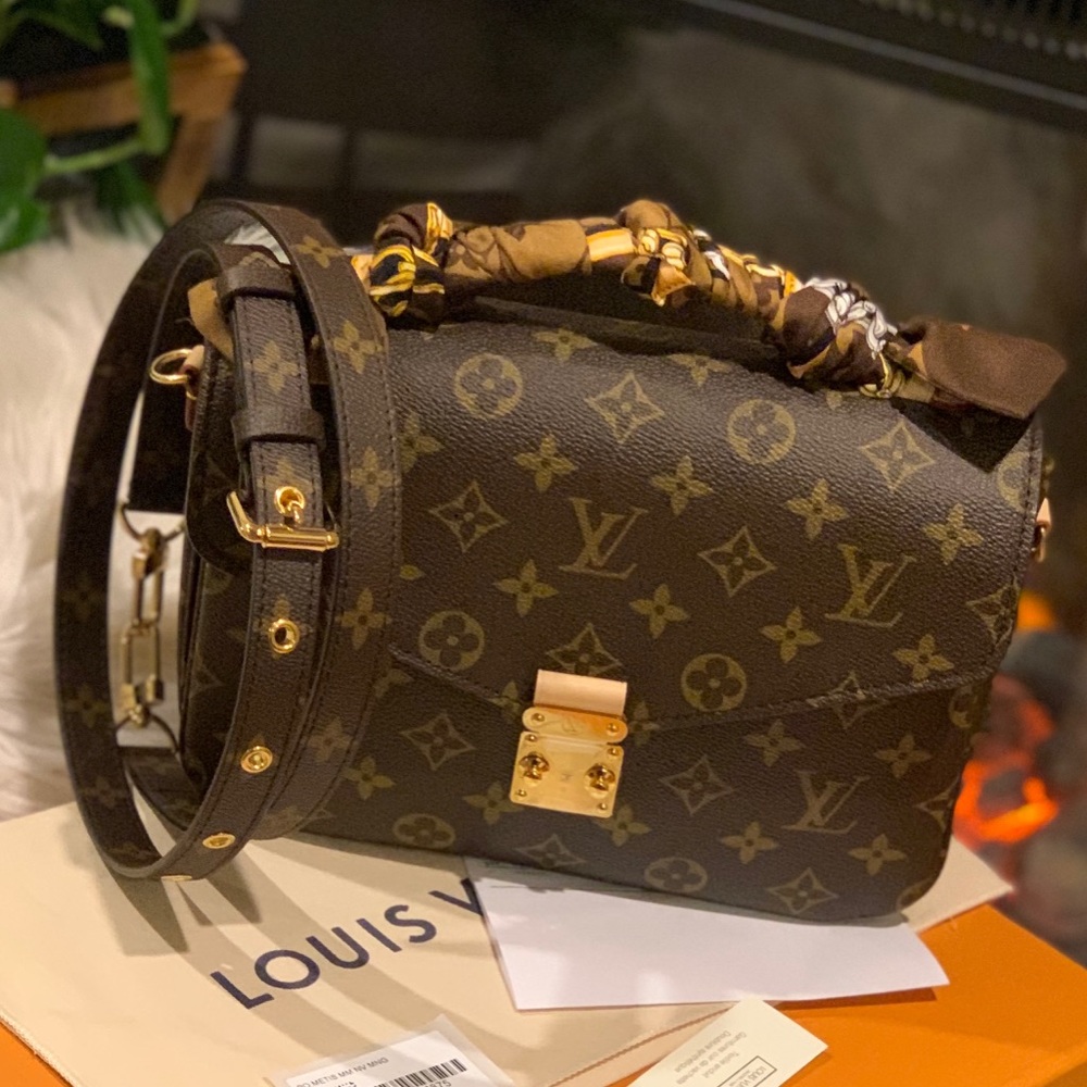 Louis Vuitton Pochette Metis - Picture 3 of 16